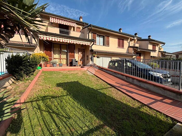 Casa quadrilocale in vendita in Via Albarella, Capralba