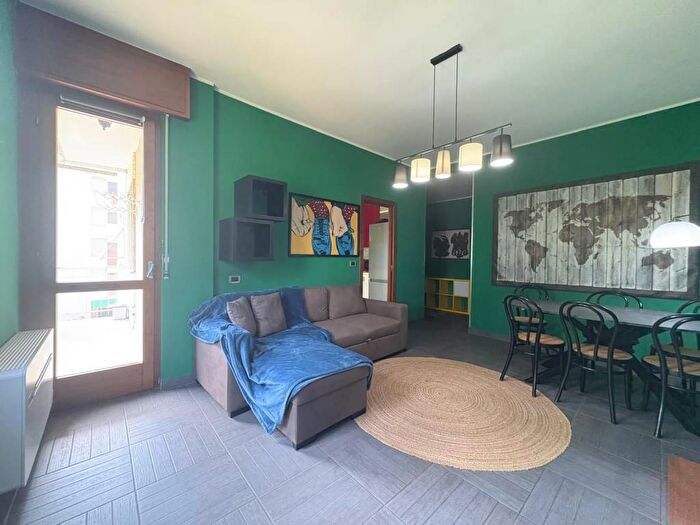 Appartamento trilocale in affitto in Via Gaetano Salvemini, Comasina, Milano