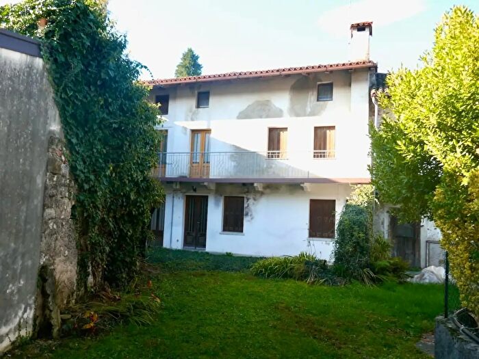 Casa con 6 locali in vendita in Arba