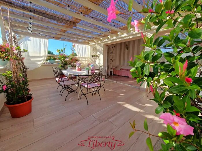 Casa con 7 locali in vendita in Viareggio