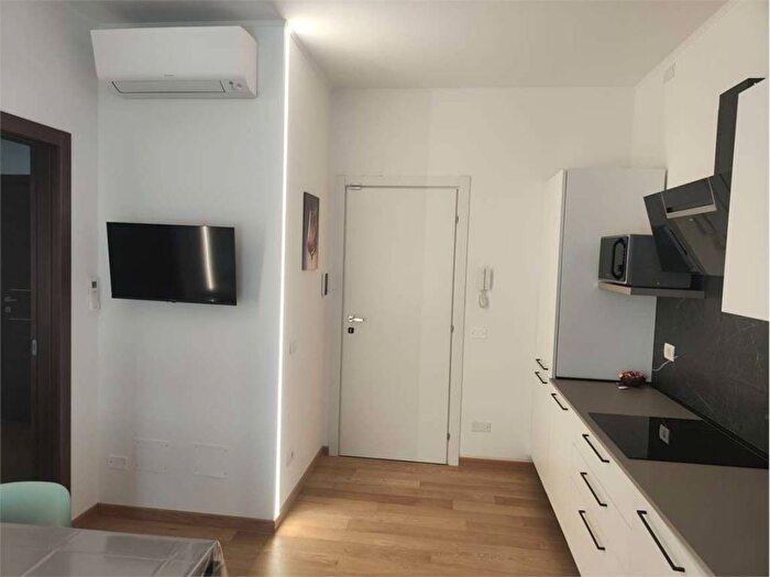 Appartamento quadrilocale in affitto in VIA CENTRO, Borgo Roma, Verona