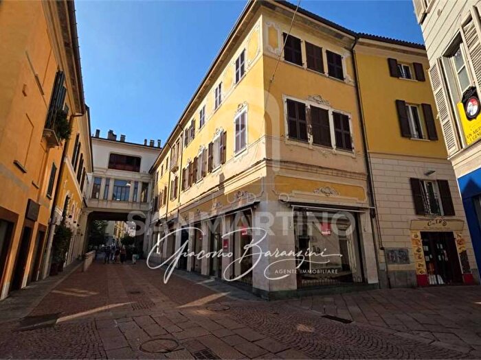 Appartamento trilocale in affitto in Via Del Cairo, Centro, Varese