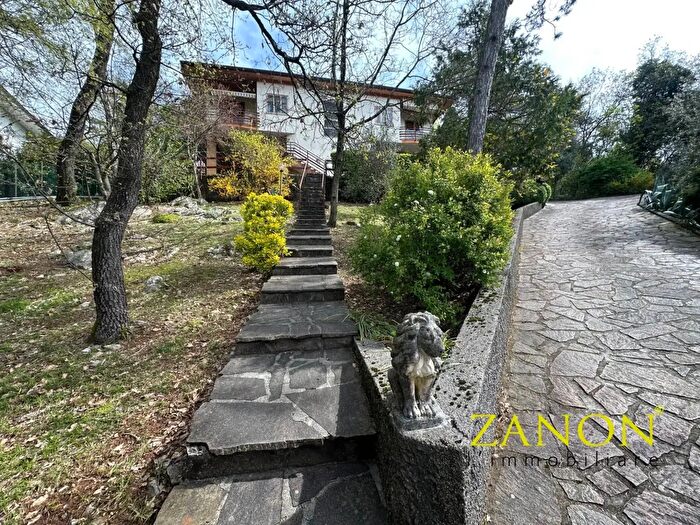 Casa con 8 locali in vendita in Via Venezian, Sagrado