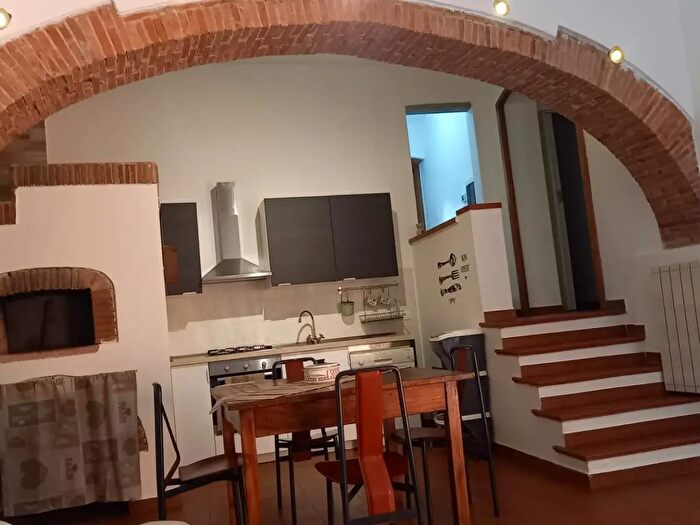 Appartamento trilocale in affitto in Calci