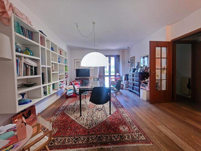 Casa con 7 locali in vendita in Carrara