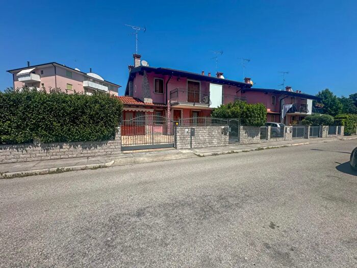 Casa con 7 locali in vendita in Viale Aldo Moro, Cervignano Del Friuli