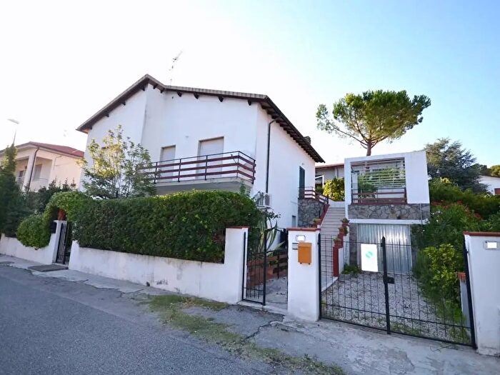 Appartamento con 5 locali in affitto in Via Abbati, Rosignano Marittimo