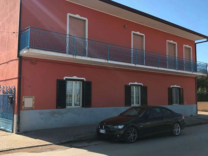 Casa con 11 locali in vendita in Francolise