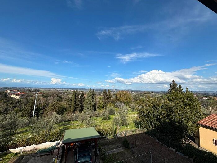 Appartamento con 6 locali in vendita in Terricciola