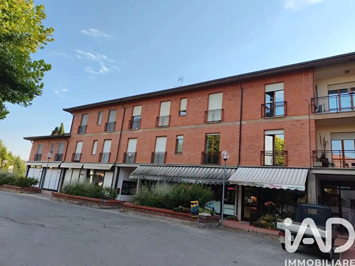 Appartamento con 8 locali in vendita in Piazza Nazioni Unite, Torrita Di Siena