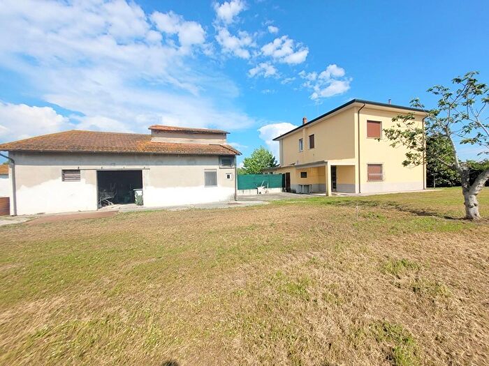 Casa con 5 locali in vendita in Viareggio