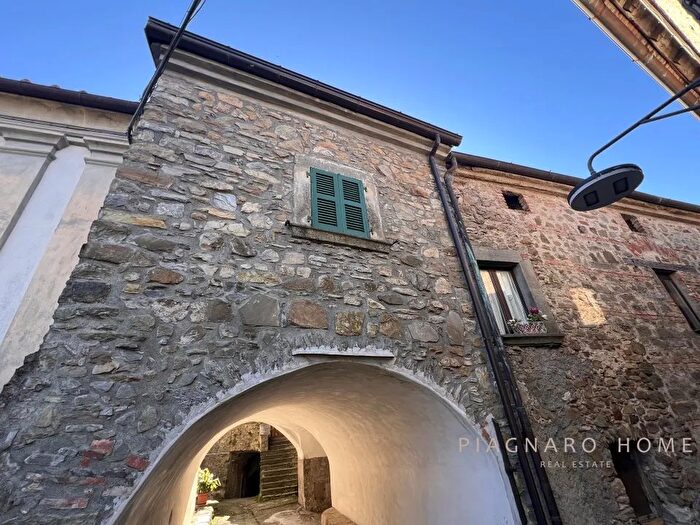 Appartamento bilocale in vendita in Via Cavallana, Filattiera