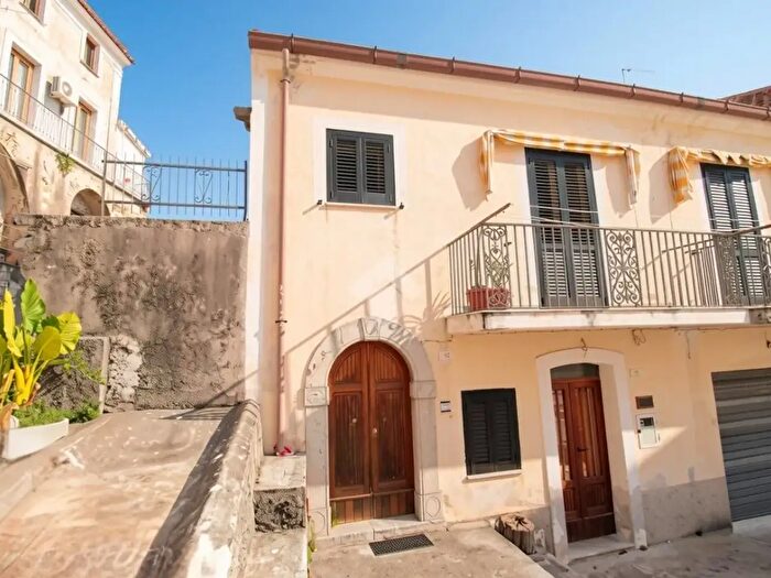 Appartamento trilocale in vendita in Corso Umberto I, Vibonati