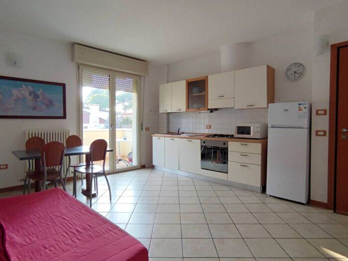 Appartamento trilocale in affitto in Paese, Riccione