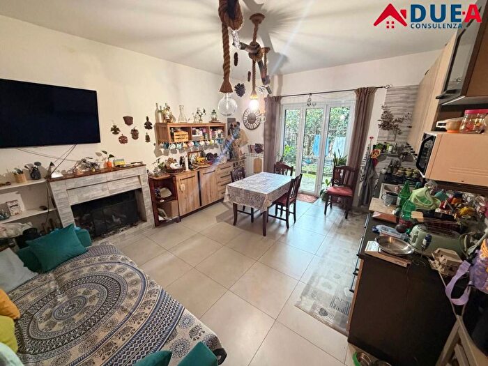 Appartamento trilocale in affitto in Via Soffritto, Pianura, Napoli