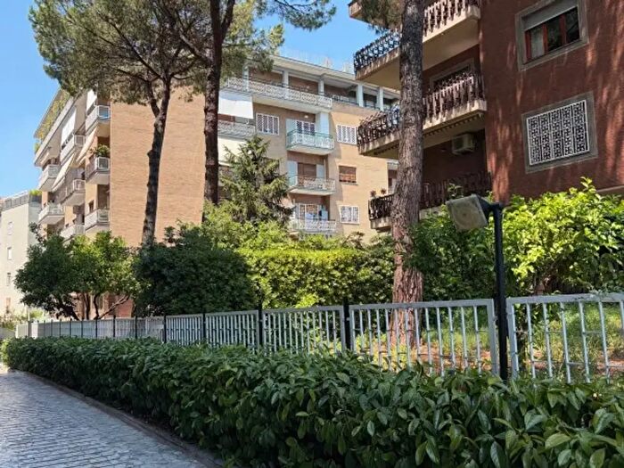 Appartamento con 6 locali in affitto in Via Giacinto Carini, Roma
