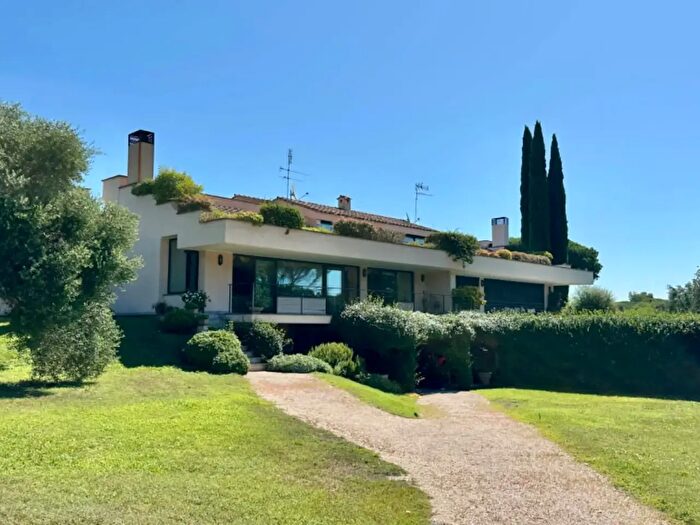 Casa con 20 locali in vendita in Largo dell' Olgiata, Roma