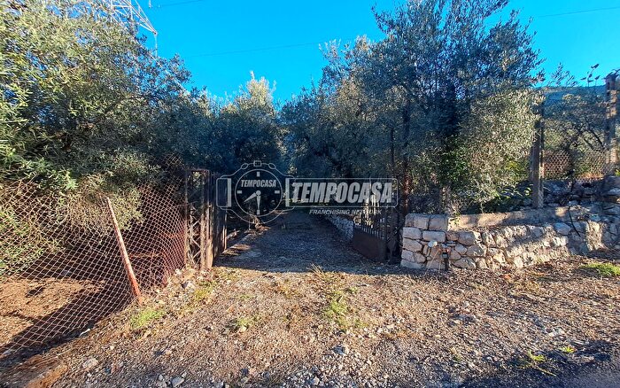 Casa trilocale in vendita in Via Valle Fontana, Sonnino