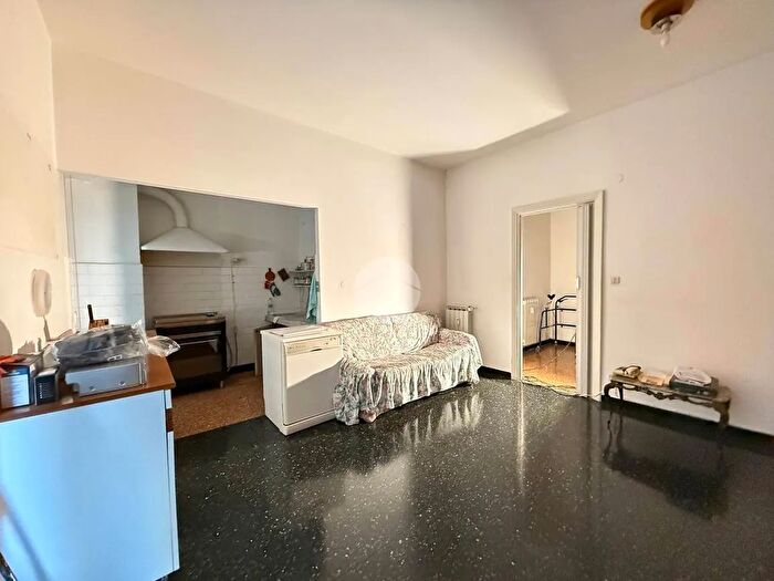 Appartamento quadrilocale in vendita in Via Federico Donaver, Genova