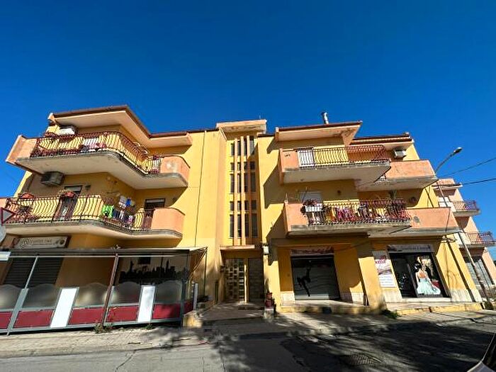 Appartamento con 6 locali in vendita in Via Onorevole Antonino Pino Ballotta, Barcellona Pozzo Di Gotto