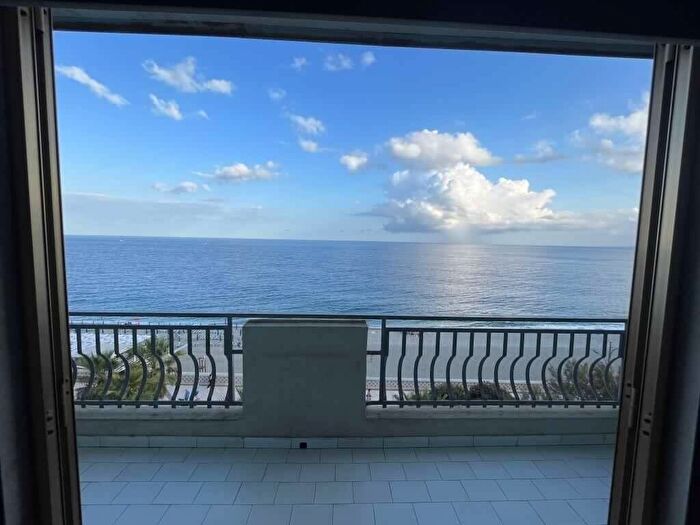 Appartamento quadrilocale in affitto in Via Lungomare Stefano Pugliese, Catanzaro Lido, Catanzaro