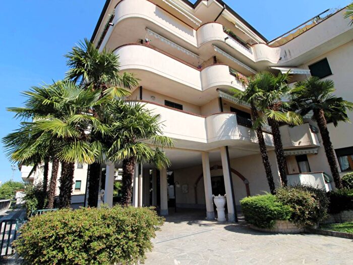 Appartamento bilocale in affitto in Via San Carlo, Bareggio