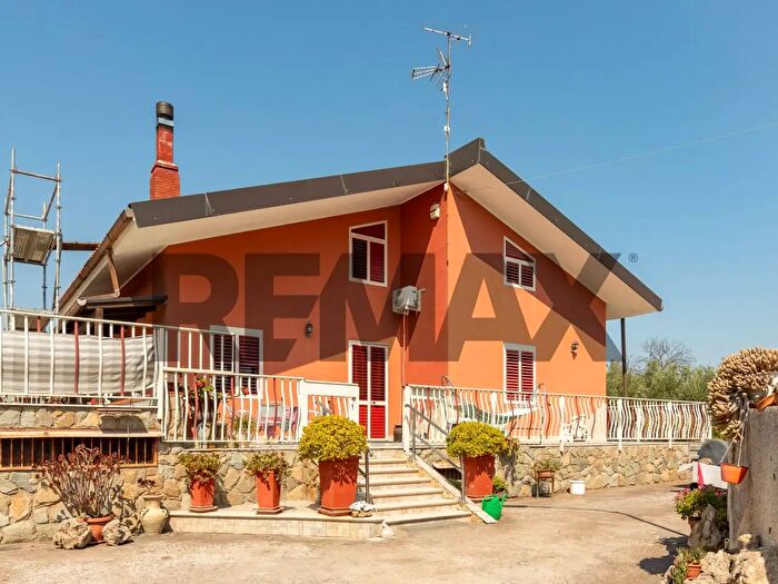 Casa con 6 locali in vendita in Via Giacomo Leopardi, Melilli
