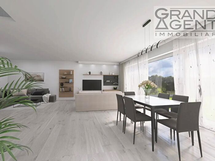 Casa con 6 locali in vendita in Lungadige Attiraglio, Verona