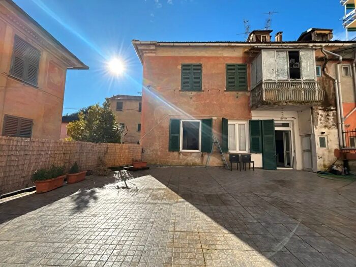 Appartamento con 6 locali in vendita in Via Isoverde R, Campomorone