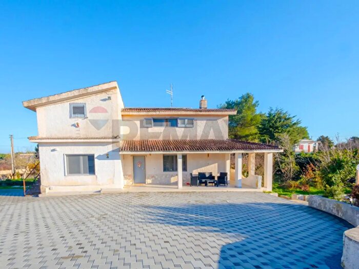 Casa con 10 locali in vendita in Strada Guardarello, Martina Franca