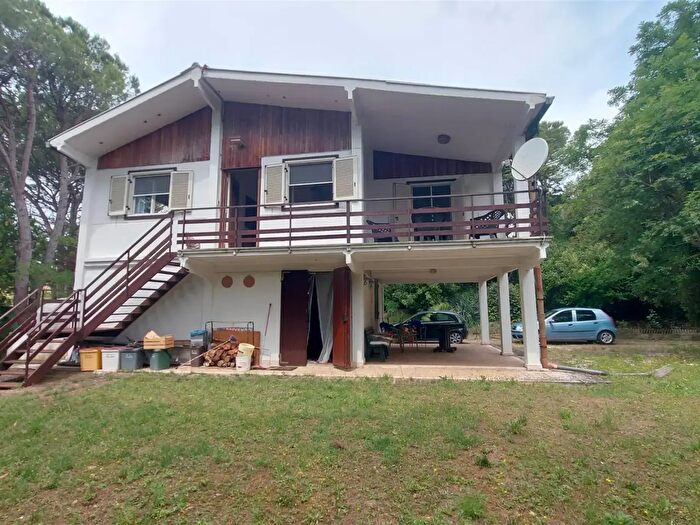 Casa con 6 locali in vendita in Via Castagnola, Ostra
