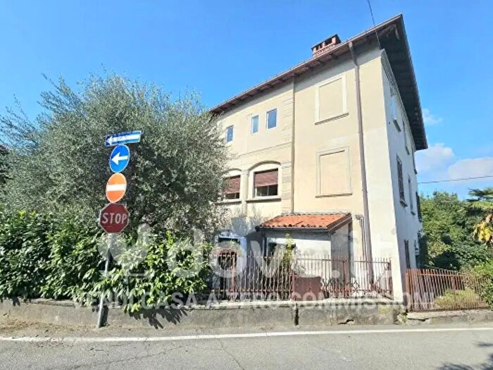 Appartamento quadrilocale in vendita in Via San Primo, Leggiuno