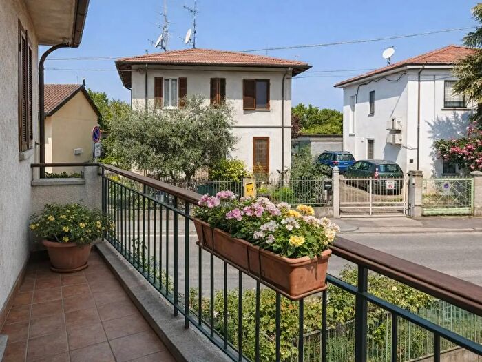 Appartamento con 6 locali in vendita in Via Antonio Santarelli, Forli