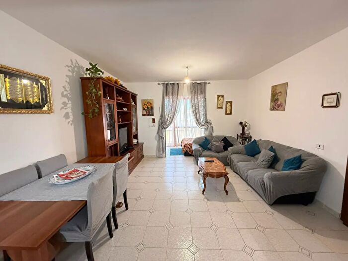 Appartamento trilocale in vendita in Via dei Cochi, Roma
