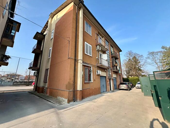 Appartamento trilocale in vendita in Via Scarsellini a, Legnago