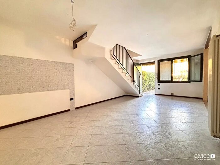 Casa quadrilocale in vendita in Via degli Eroi, Castegnero