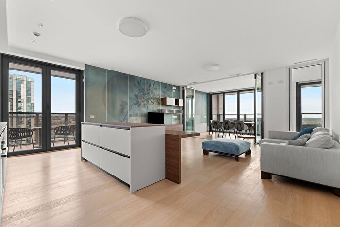 Appartamento trilocale in affitto in Viale Giorgio Ribotta, Roma