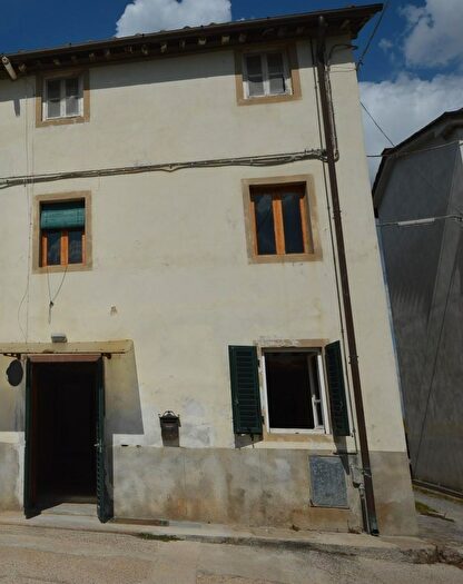 Casa con 5 locali in vendita in Lucca