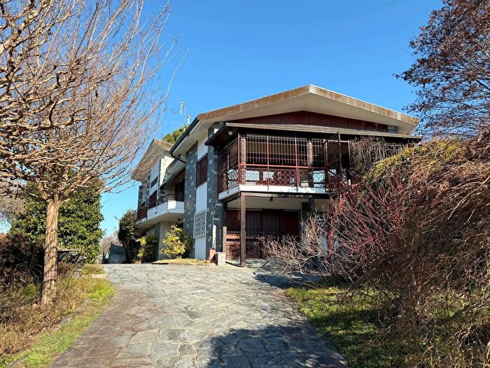 Casa con 5 locali in vendita in Via per Arona, Gozzano