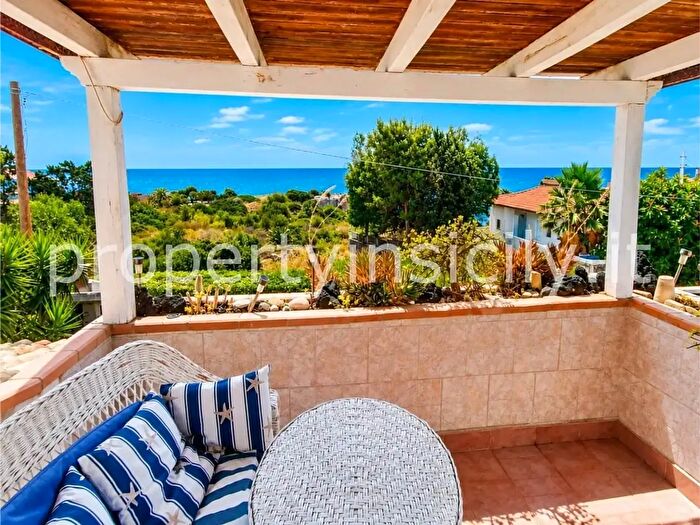 Casa con 5 locali in vendita in Via Mar Arabico, Siracusa