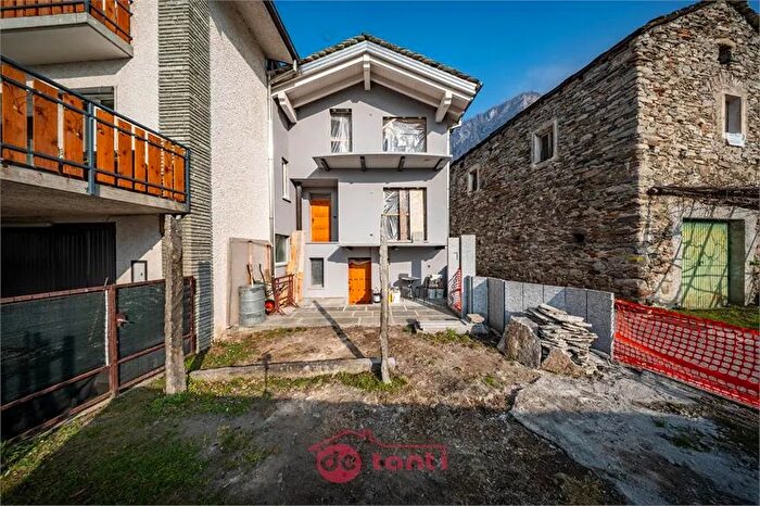 Casa con 5 locali in vendita in Via Scandolera Mese So, Mese