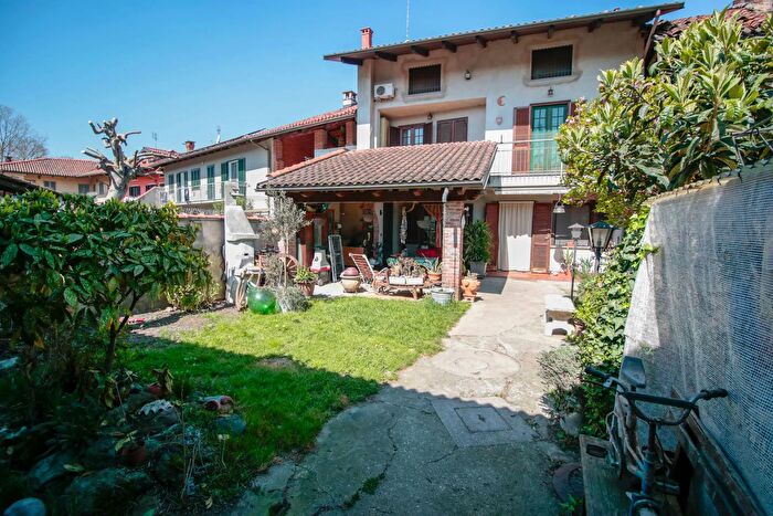 Casa con 6 locali in vendita in Via Pastrengo, Montanaro