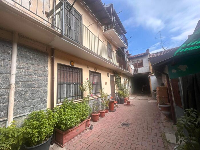 Appartamento trilocale in vendita in Via Pietro Magenta, Gambolo