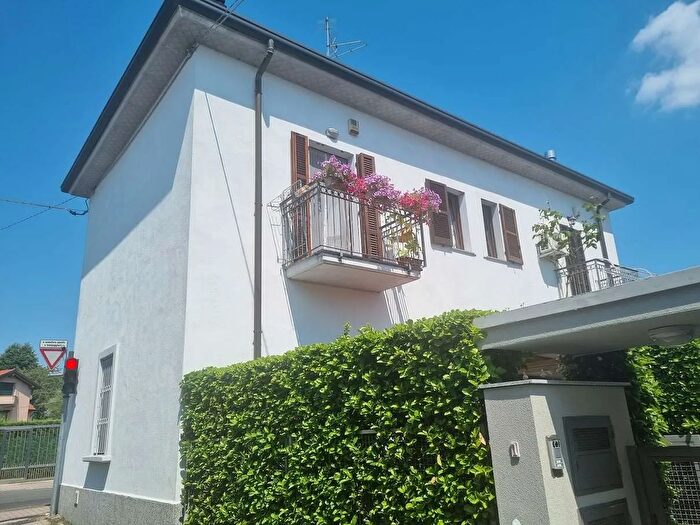 Casa trilocale in vendita in Via Gioacchino Murat, Limbiate