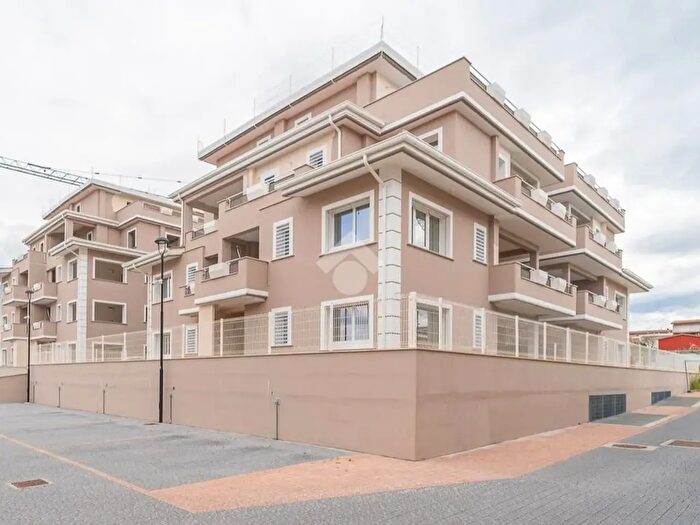 Appartamento trilocale in vendita in Via Vermicino, Roma