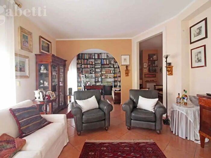 Casa con 8 locali in vendita in Via Perugino, Senigallia
