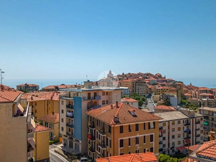 Appartamento con 5 locali in vendita in Via Artallo, Imperia