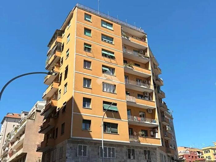 Appartamento trilocale in vendita in Via Saluzzo, Roma