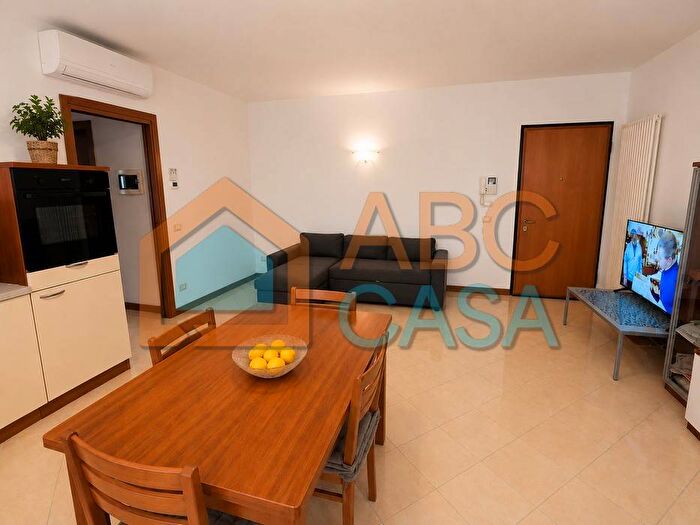 Appartamento trilocale in affitto in Via Giovanni Pascoli, Montecchio Maggiore Alte Ceccato, Montecchio Maggiore