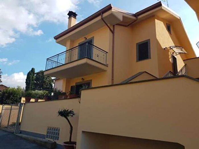 Casa trilocale in vendita in Viale Vittorio Veneto, Grottaferrata
